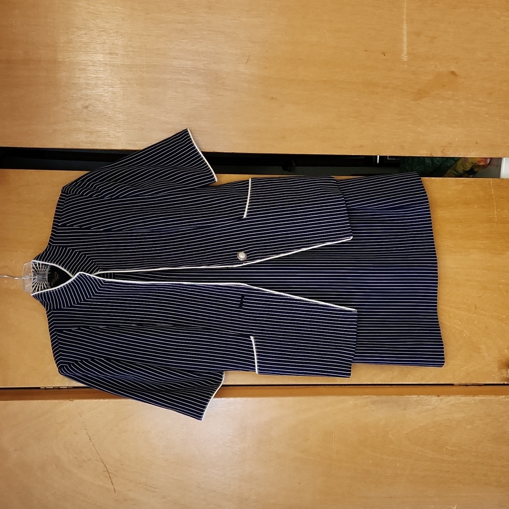 Ladies Suit, Joan Mariage by Salto Fashion, 6 petite,  navy blue & white